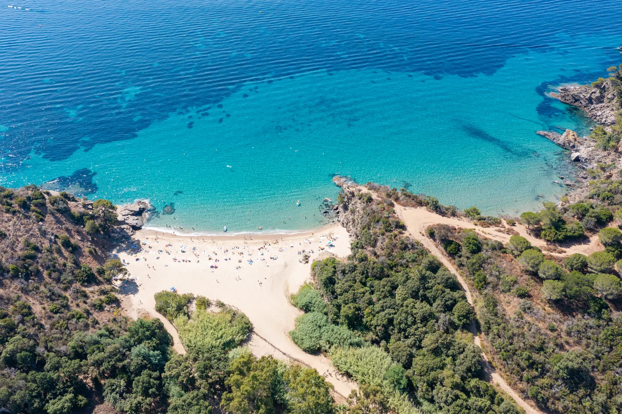 Bonporteau beach in Cavalaire-sur-Mer, seen from above
